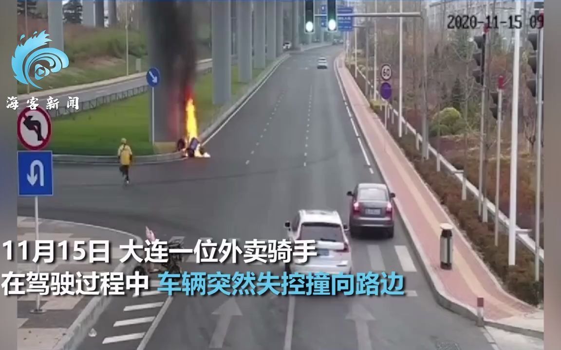 蓝衣外卖小哥失控撞车 瞬间爆燃!危急时刻黄衣同行冲进火海救命哔哩哔哩bilibili