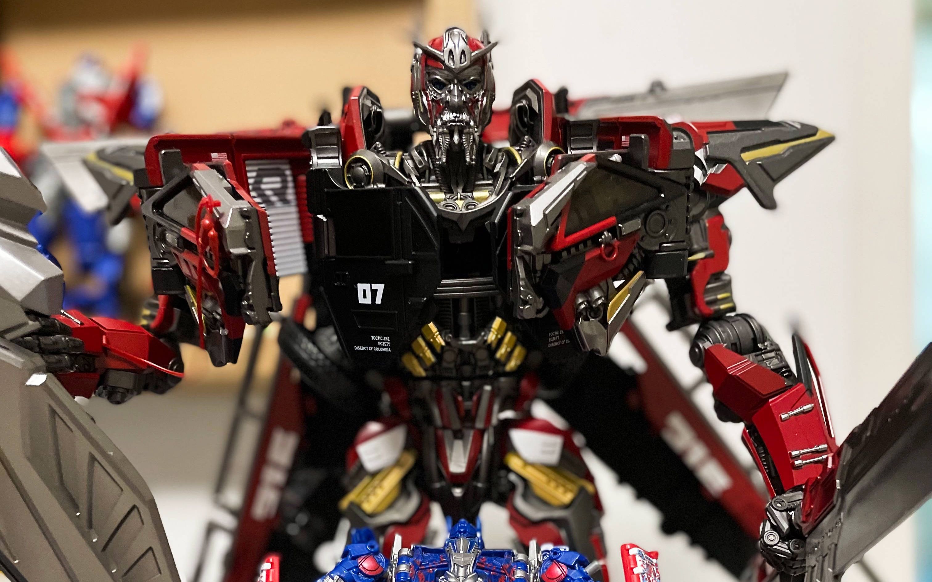 变形金刚小粉丝玩转御天敌模型