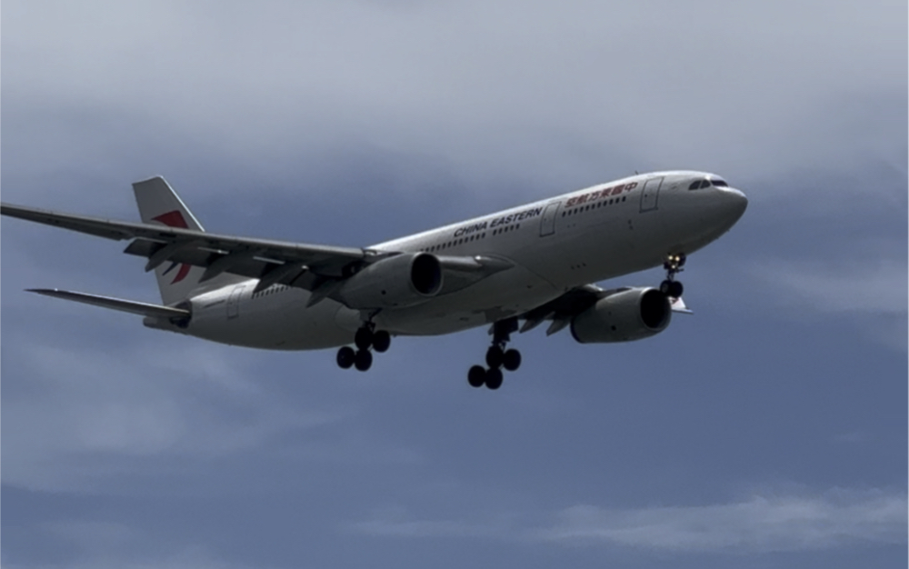 中国东方航空a330-200降落厦门高崎机场(原声)