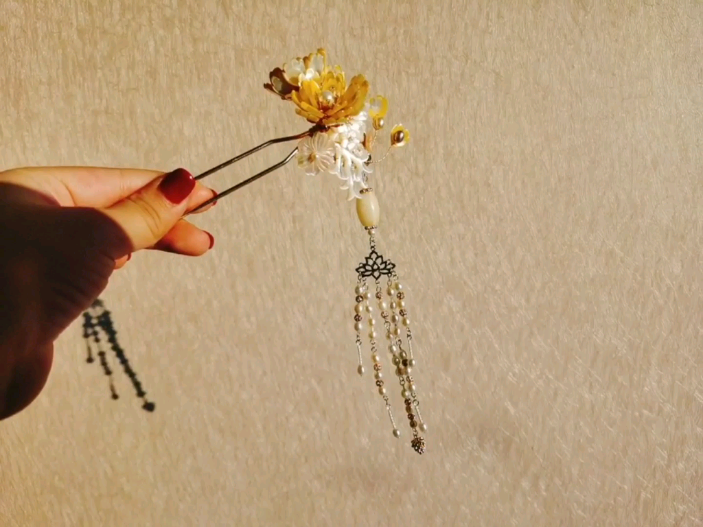 夕阳下的一支并蒂海棠步摇