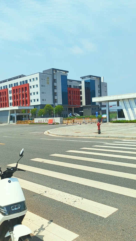 现在的桂林航天工业学院好大了哦!校区面积有超过桂林电子科技大学的