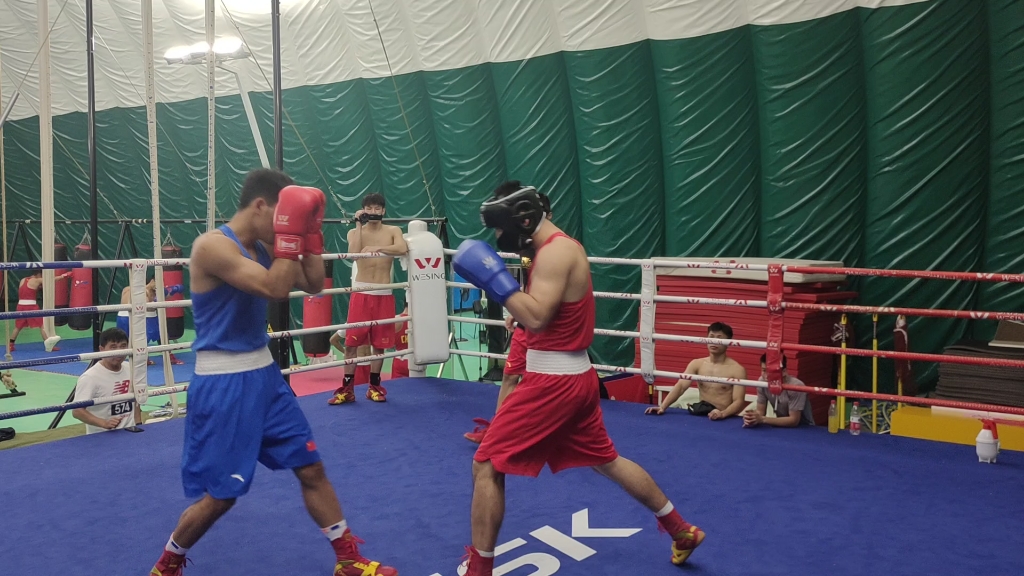 拳击教学实战,拳台考验的就是对场上节奏的控制,谁把节奏控制好谁就占