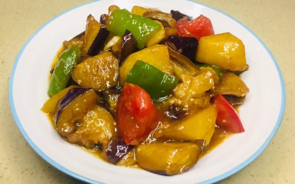 在家怎么把地三鲜炒好吃,做法简单一看就会,色鲜味美,特下饭