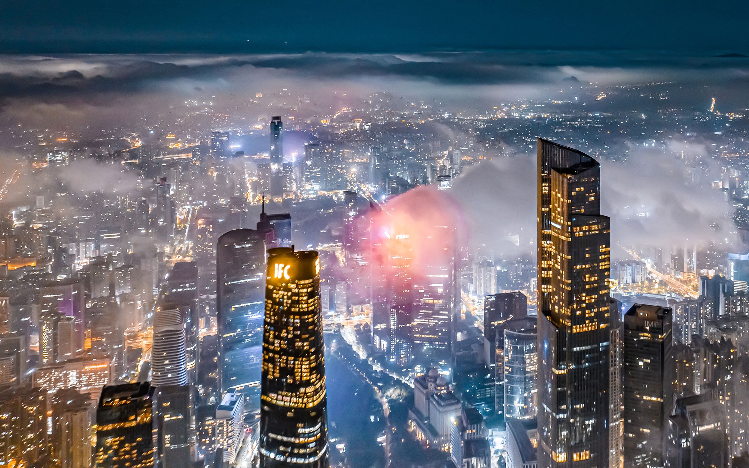 太惊艳了,雨后的云上广州,无与伦比的城市夜景!