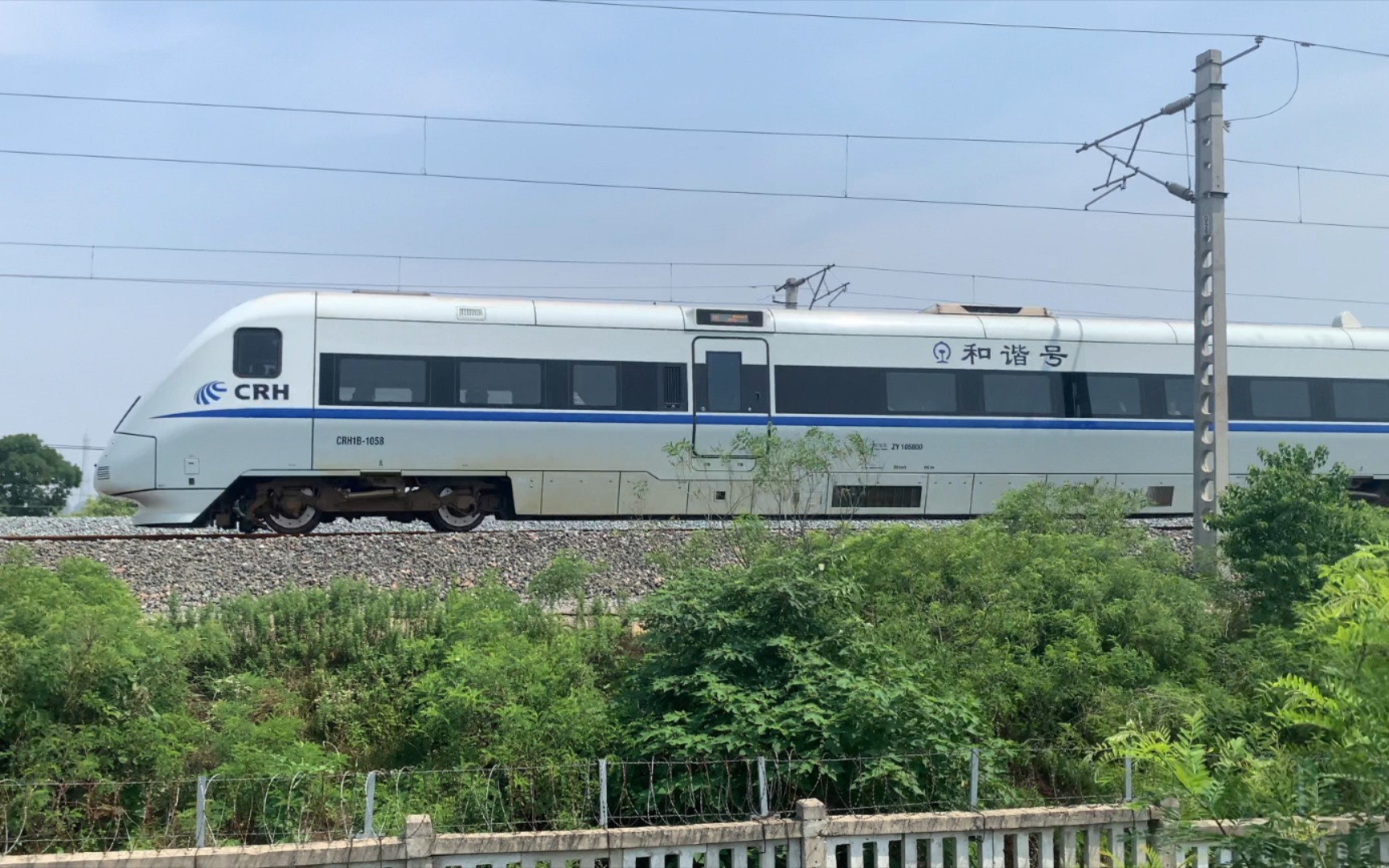 d2216上海虹桥重庆北crh1b1058