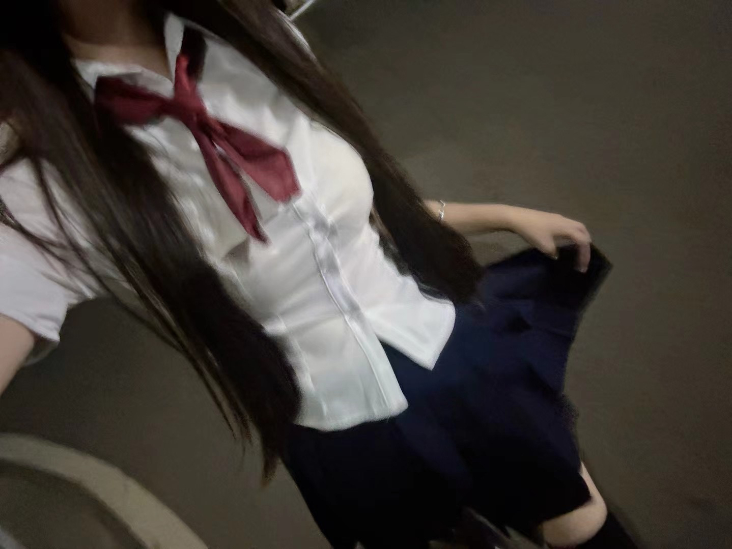 女装大佬戴锁出门