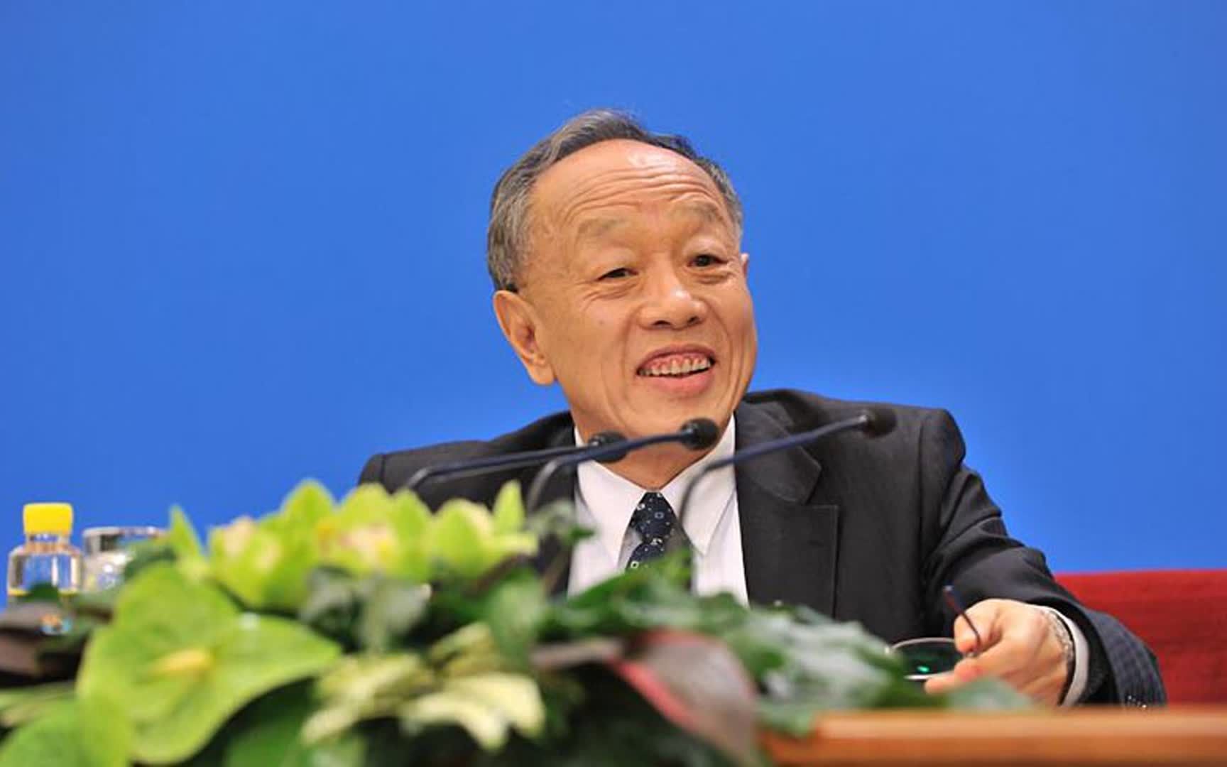 美国记者问李肇星:大陆在台湾对面部署数百枚导弹,您将如何评论