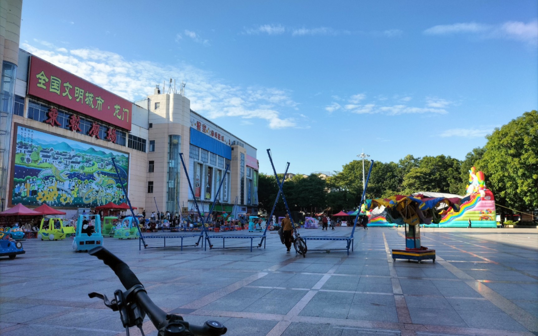 龙门县城东郊广场