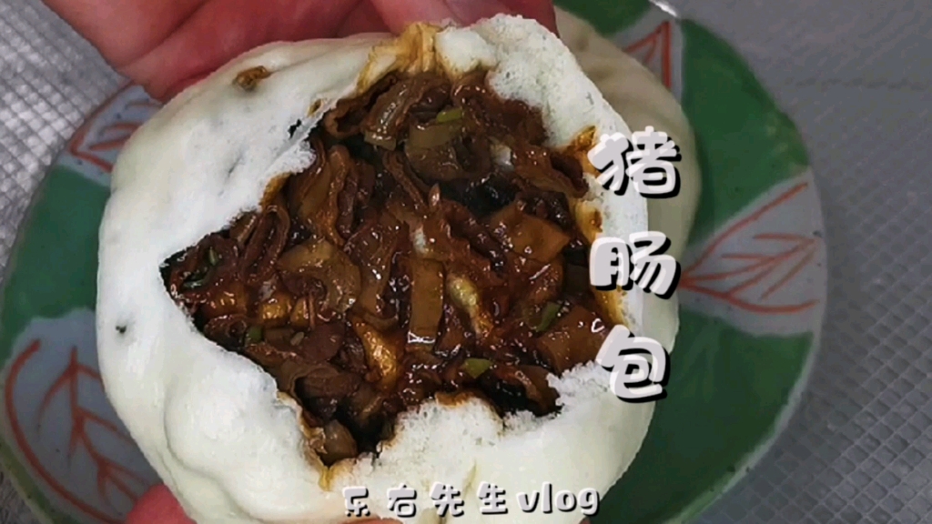 猪肠包子浓油赤酱味道真不错,皮软馅筋道,下回得多包点#美食生活_哔哩
