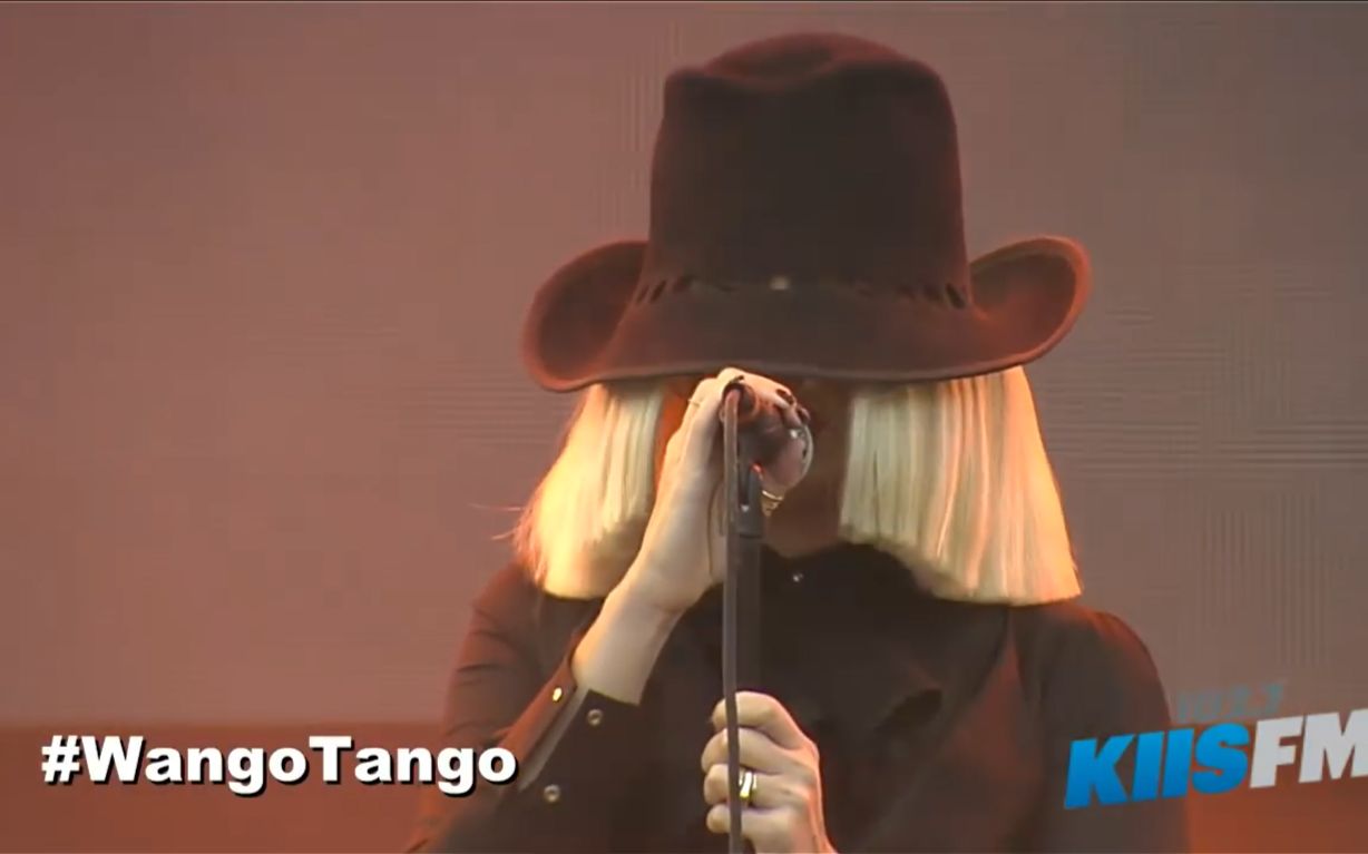 [图]【Sia献唱三首代表作】Sia - Chandelier + Elastic Heart + Titanium (Live 2015 Wango Tango)