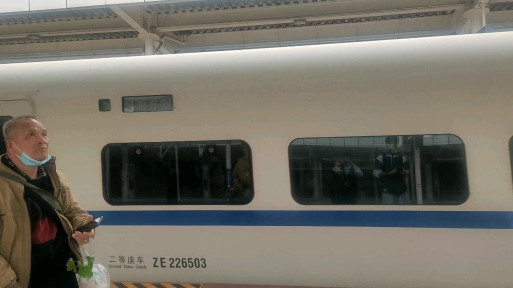 4 過過:三次直拍和諧號crh2a-2265統型高鐵d3821次列車,都過了春運了