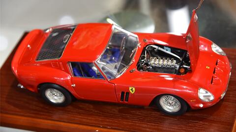 2023 中国模型展！Kyosho 1:18 合金全开Ferrari 250 GTO 装饰板样品_哔