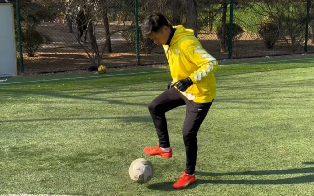 如何提升脚弓停球的成功率呢?