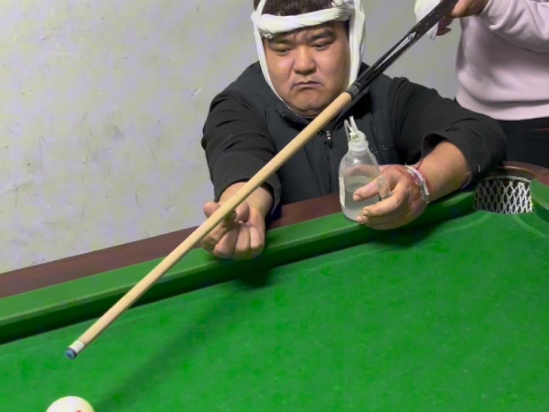 卧龙凤雏#打台球#搞笑#万万没想到