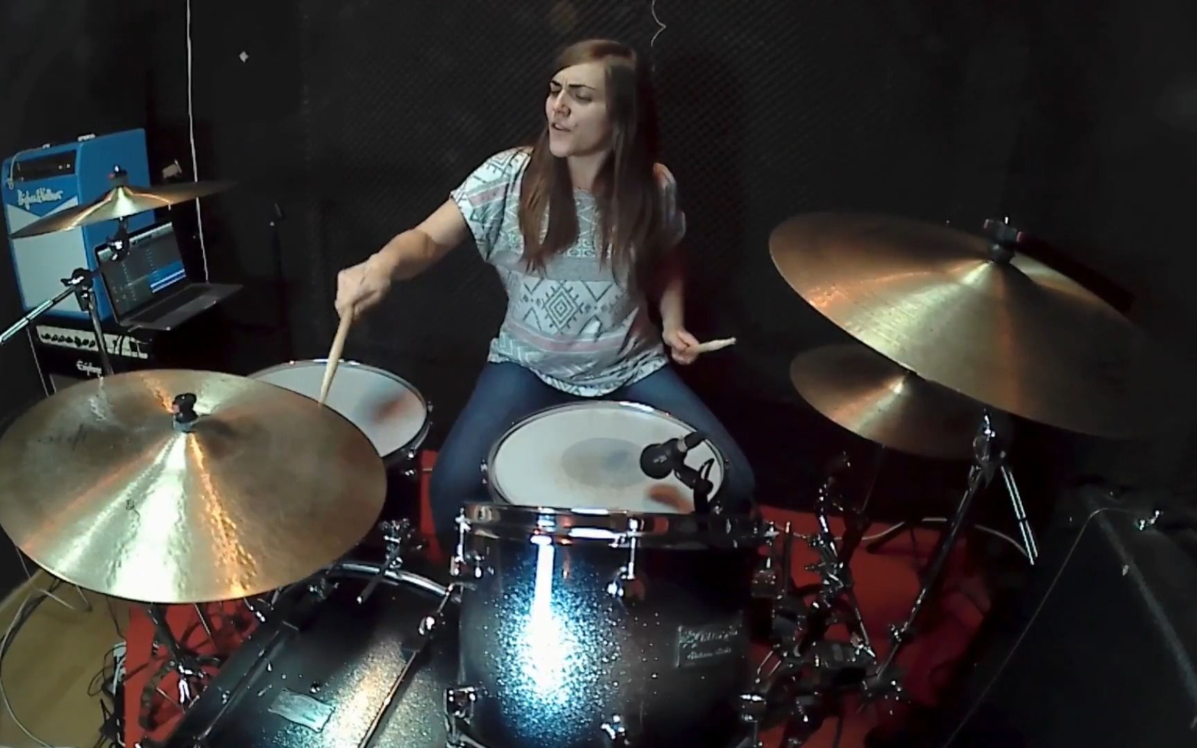 [图]【里拉克罗莫·架子鼓演奏】Just like a pill - P!NK - Drum cover by Leire Colomo