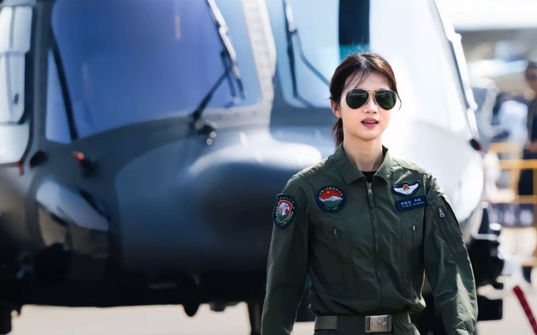 陆军首批自主培养的女飞行员——徐枫灿(2)