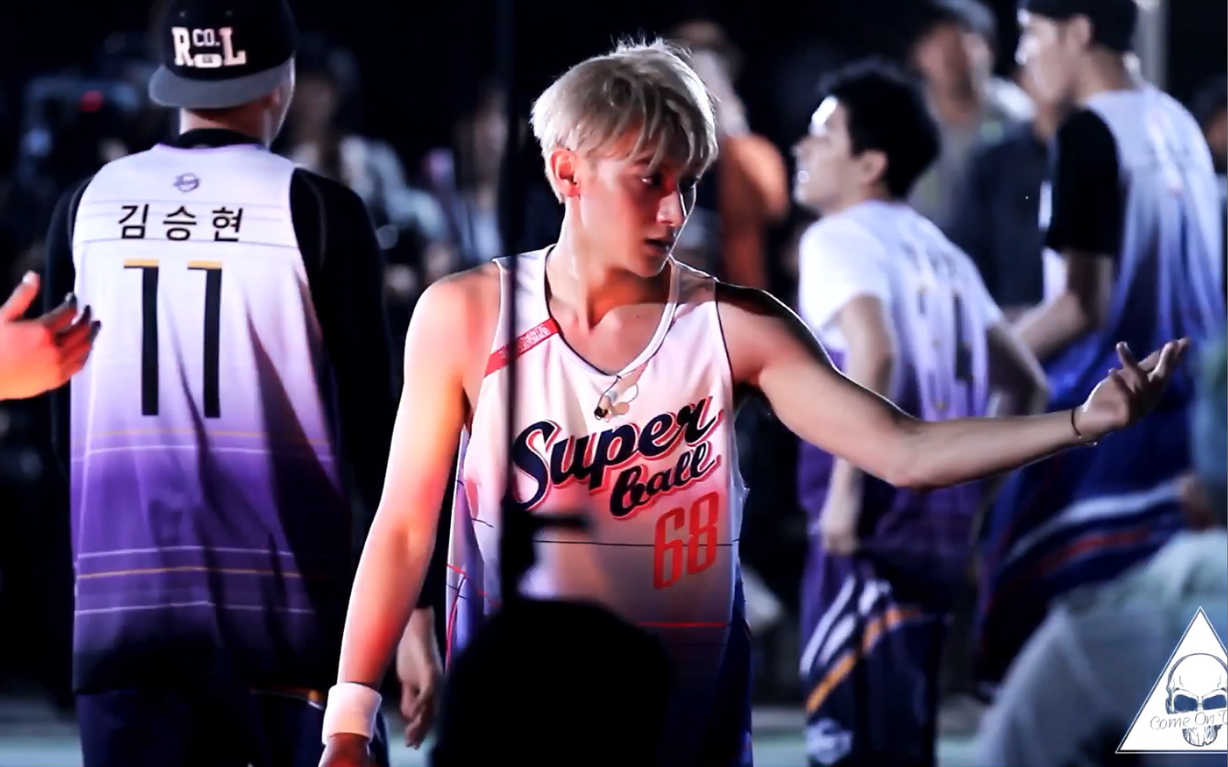 打篮球的黄子韬真的太迷人了!_哔哩哔哩_bilibili