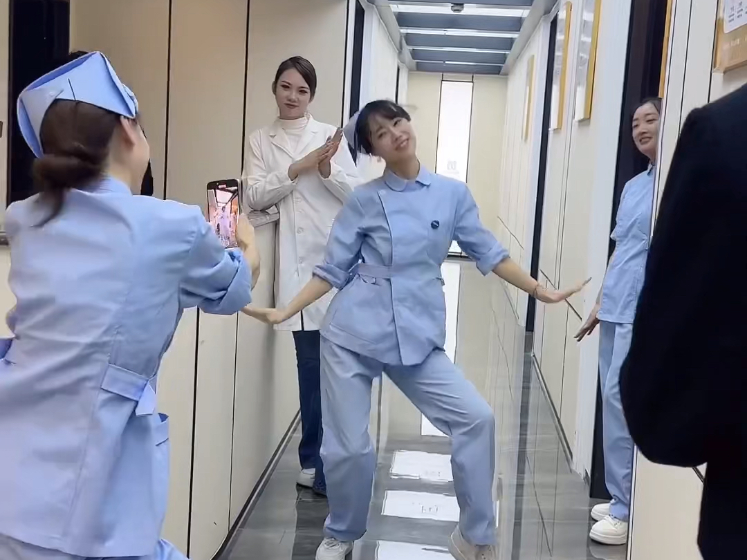 护士姐姐早操舞奈斯哦