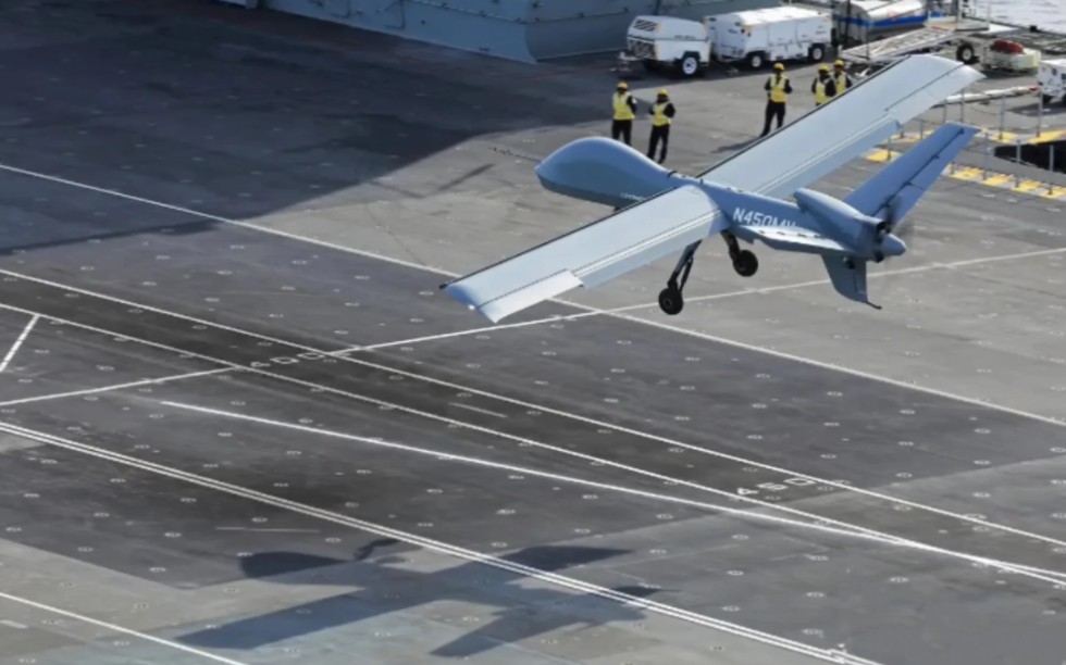 舰载机不够无人机来凑,英国航母测试无人机起降