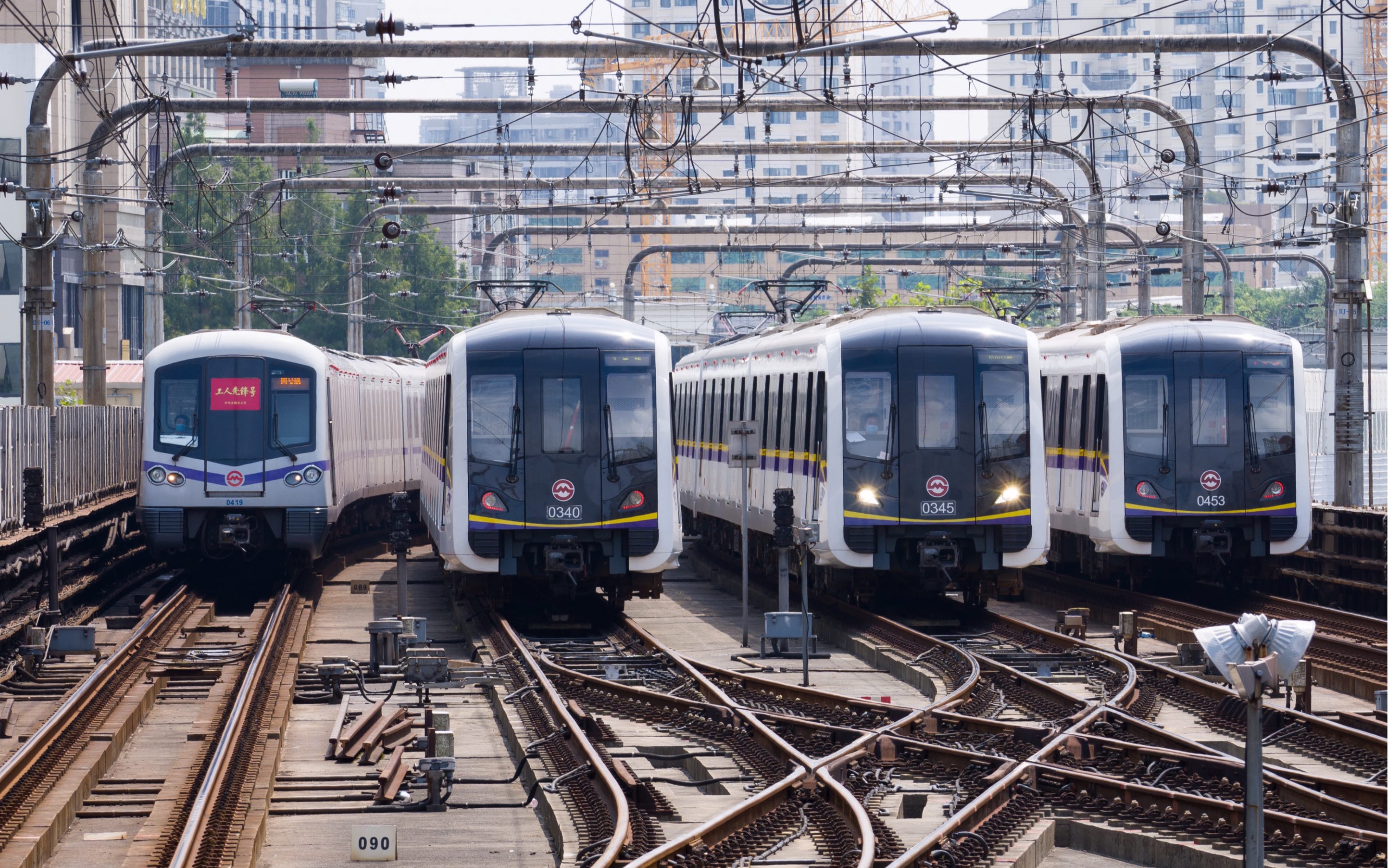 【实时】上海地铁三号线中山公园站折返现场 地铁三号线因上海南站