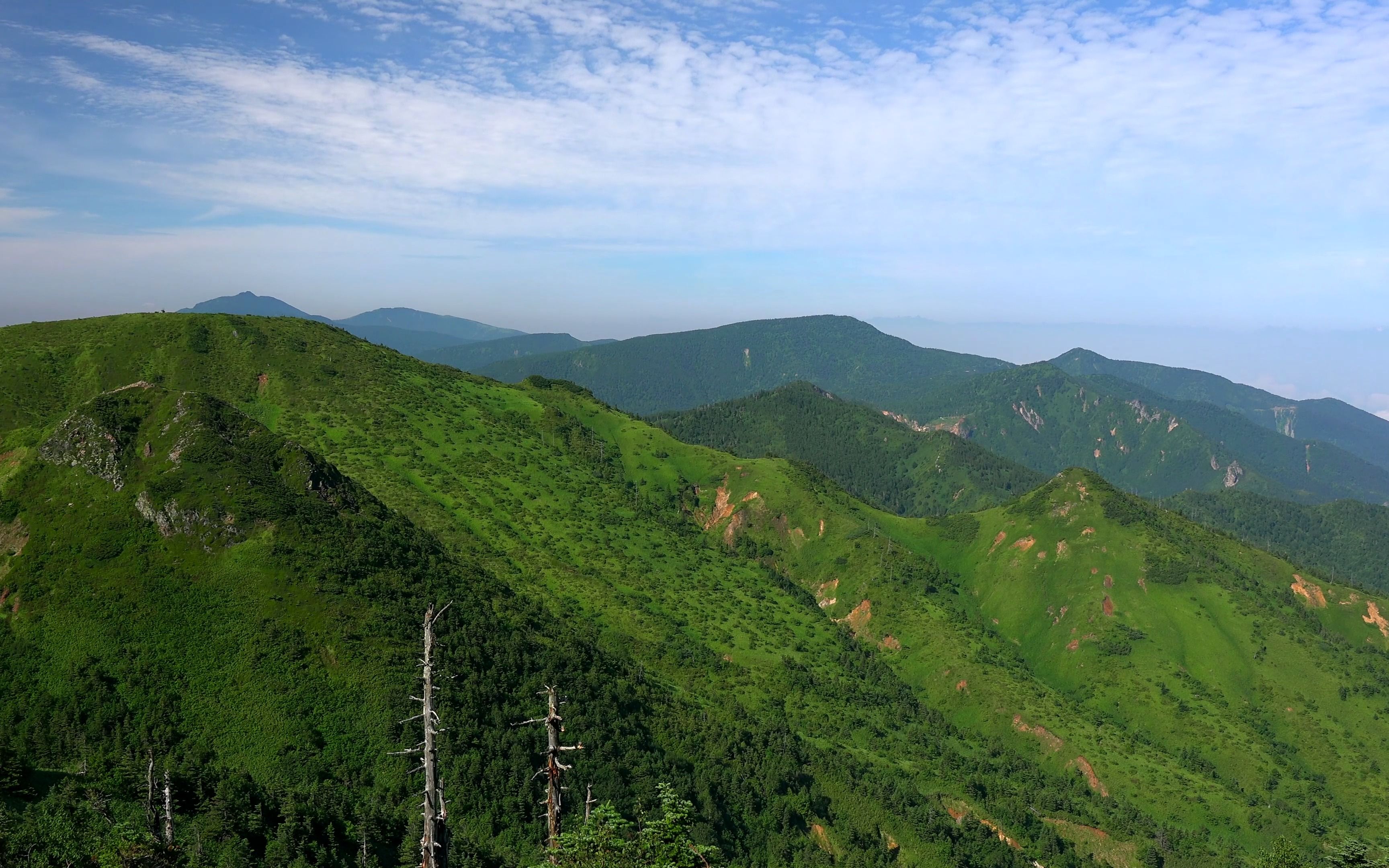 [图]4K航拍美丽的春天绿色大山风景高清视频素材