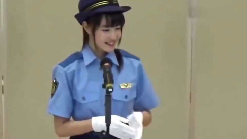 第一次见穿制服这么甜美的日本女警察哔哩哔哩bilibili