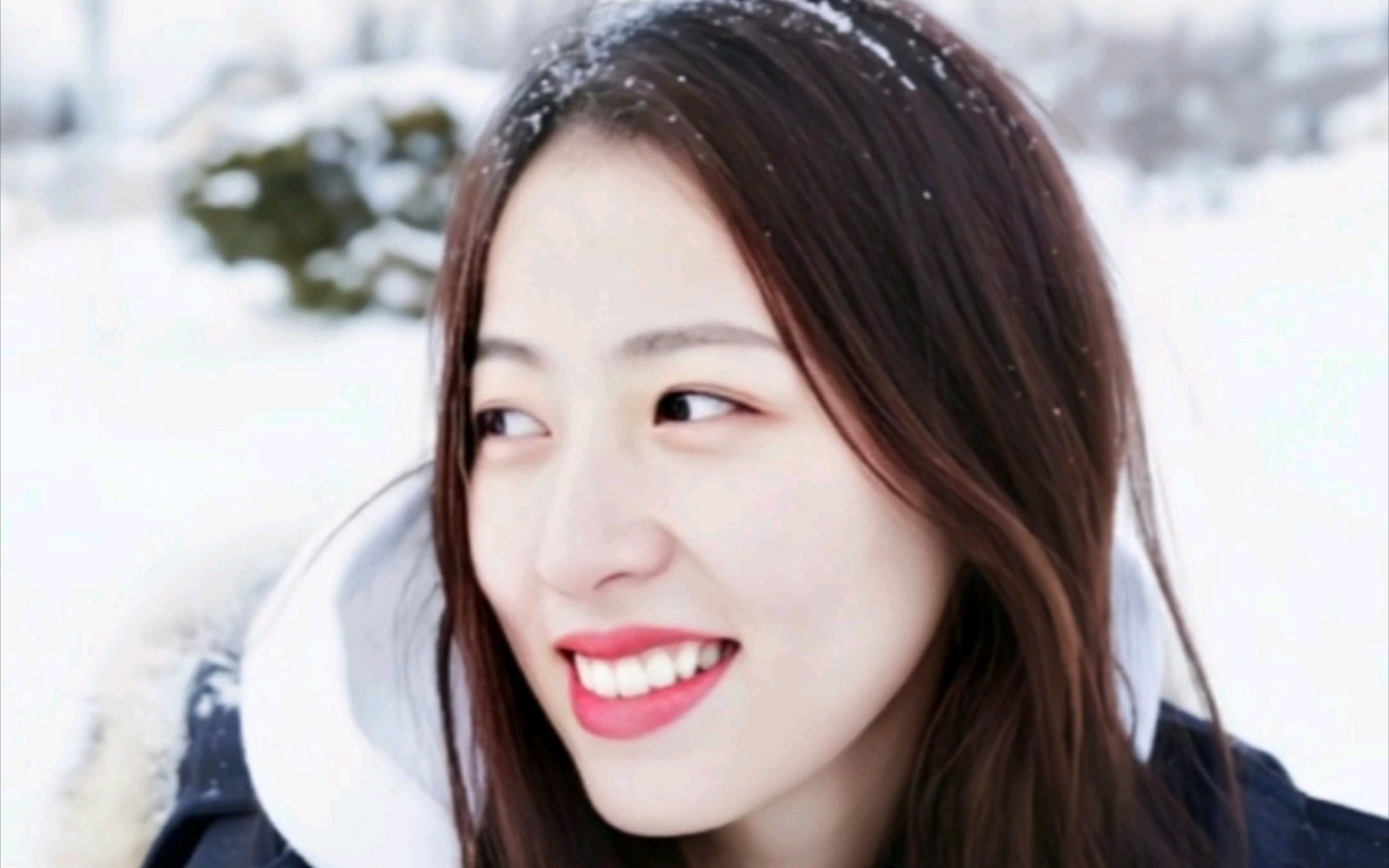 『周雨彤』分享一些美女爱笑的瞬间