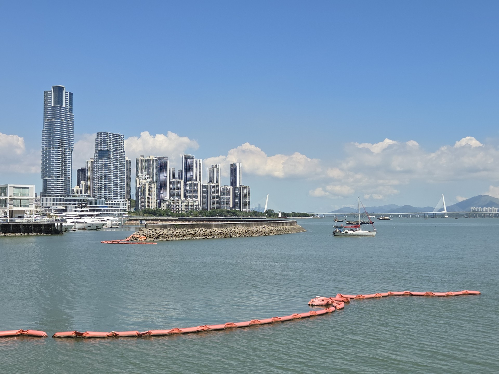 南山蛇口太子湾滨海岸线公园,可以看到k11,深圳湾大桥和对岸的香港