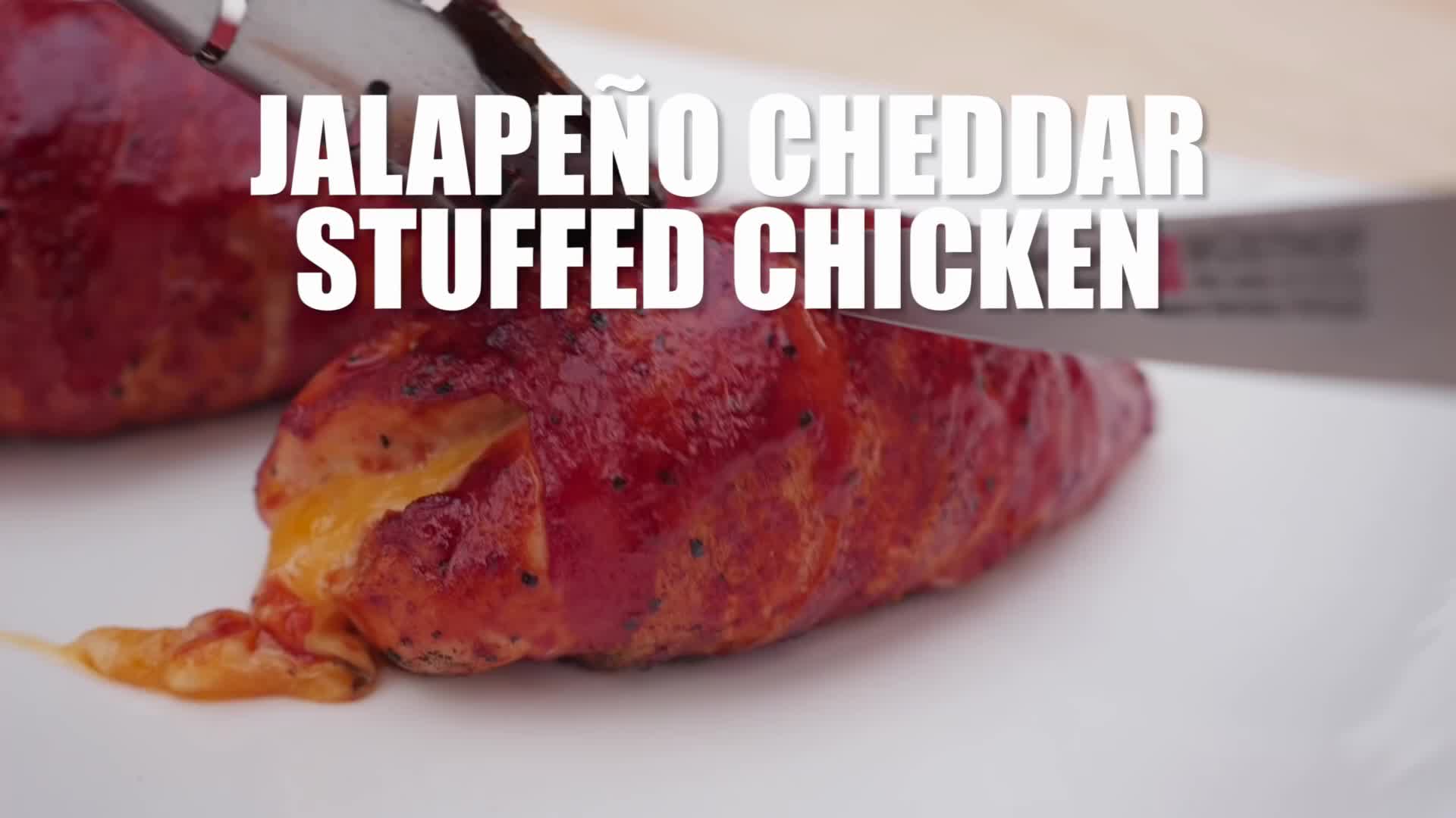 墨西哥胡椒和切达干酪塞鸡肉裹着熏肉