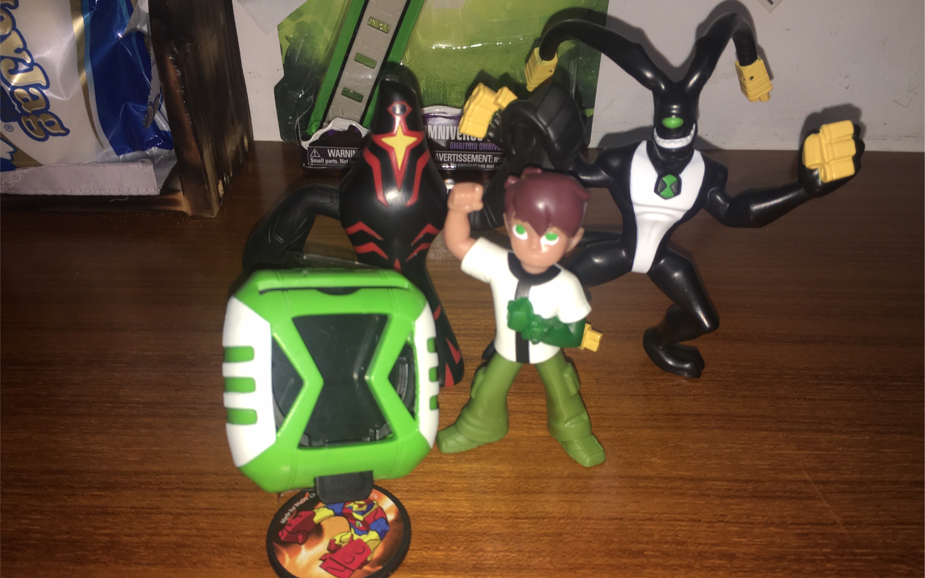 [图]BEN10麦当劳玩具 变形魔 小班 电蜥 四代小破表