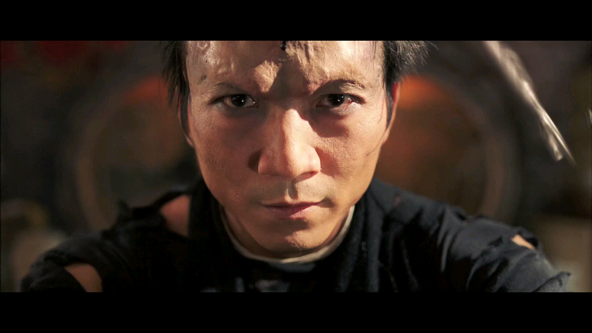 我一进来,就看见常威在打吴京!