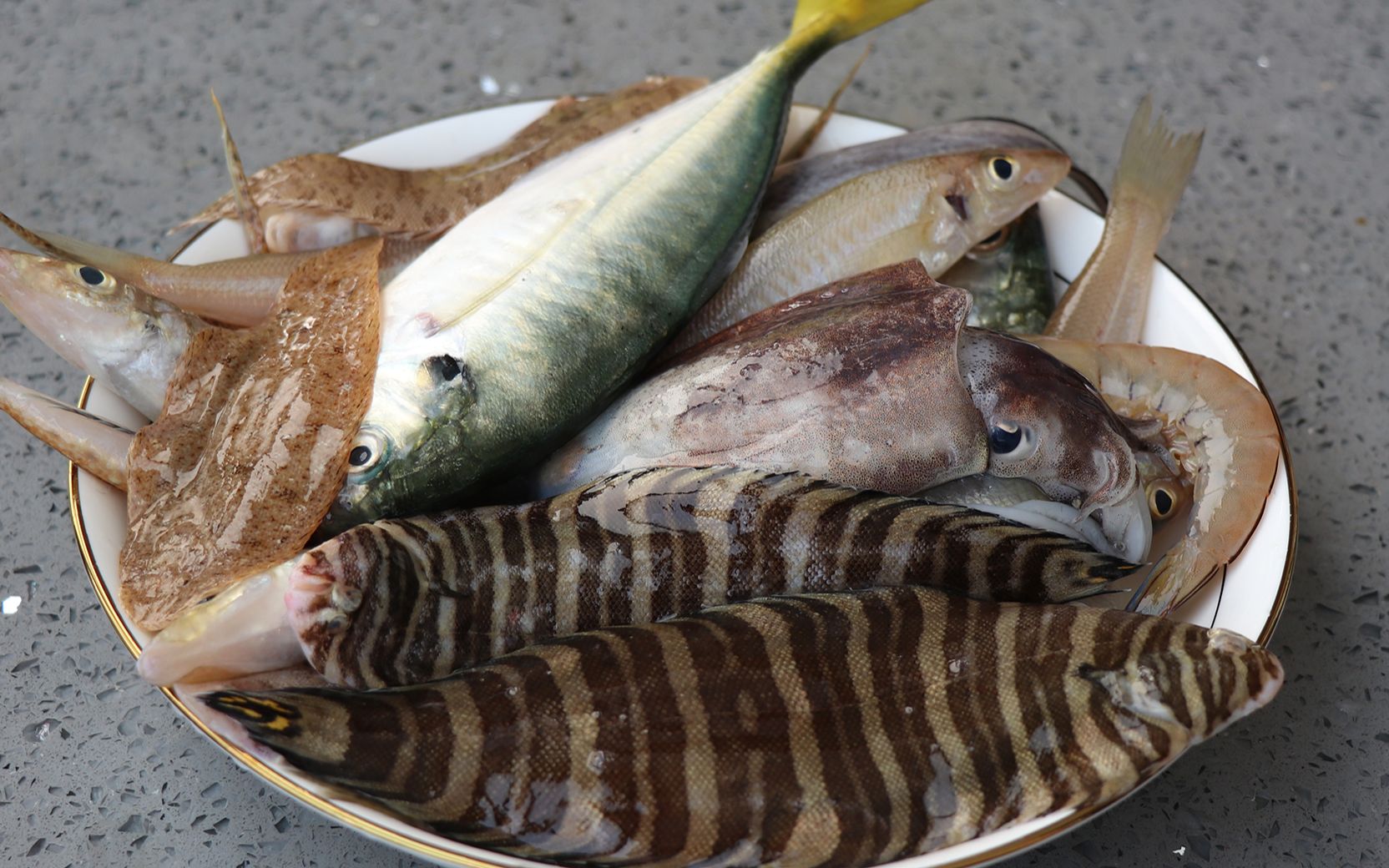 海鲜煲的做法,鱼肉鲜嫩美味