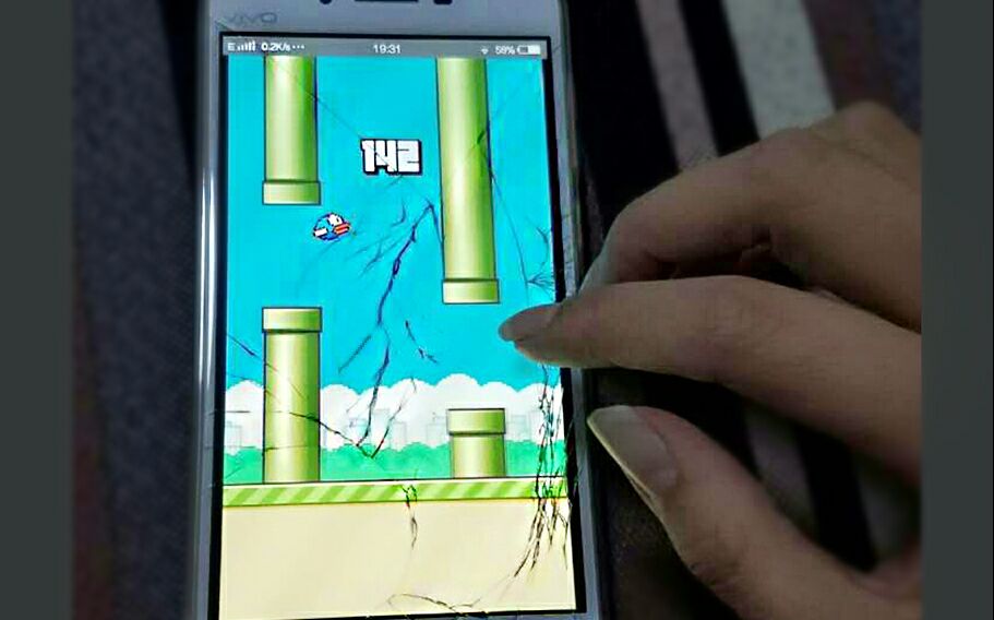 [图]【关关实况】玩flappy bird竟然把屏幕搞碎了? 只为完成三位数分数