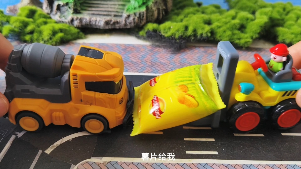 [图]工程车分食物