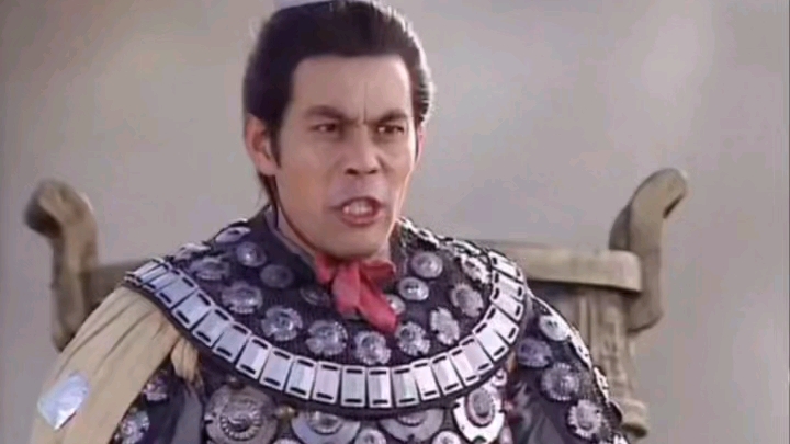 王司徒献貂蝉给董卓吕布对董卓说:老贼我与你势不两立(夺我貂蝉,我