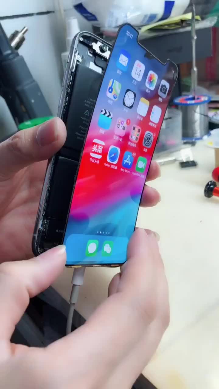 苹果x其实早已经用上柔性屏幕.只是发布会一直没说