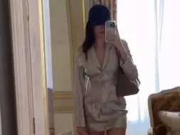 Video herunterladen: Kendall Jenner 大长腿出街巴黎 2024.08.02