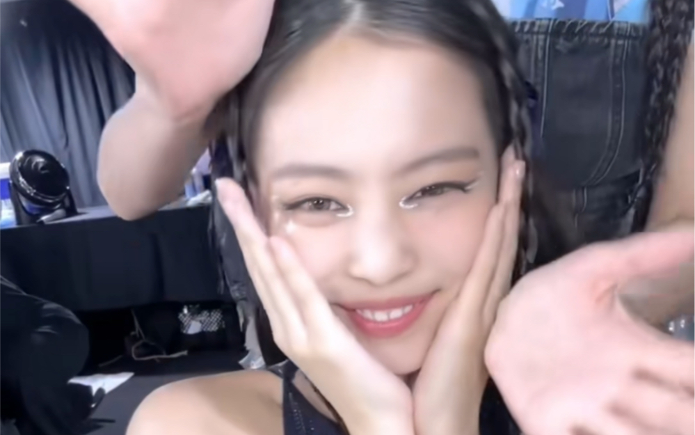 jisoo上Jennie下图片