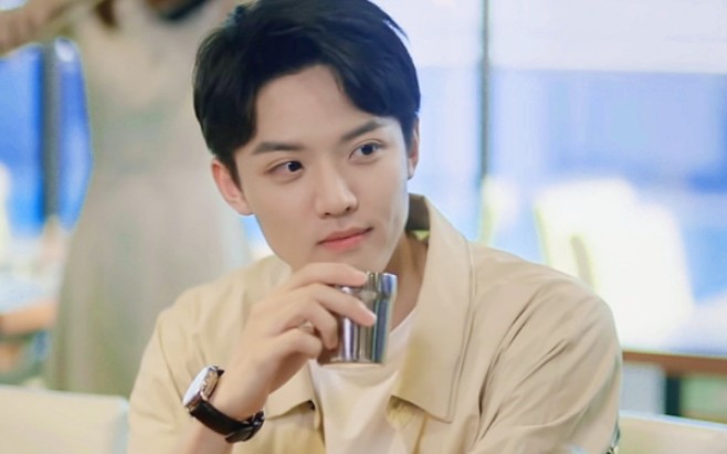 对于周峻纬的颜值,更是不用说了,怎么看都好温柔.【周峻纬|安生】