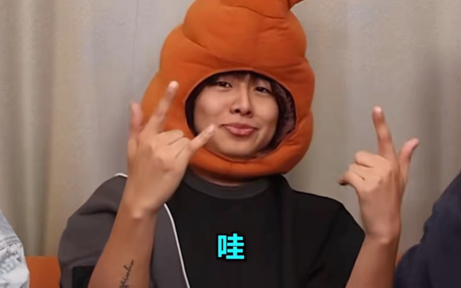 【小潮院长】"别问哥什么成分,哥帅的过分"