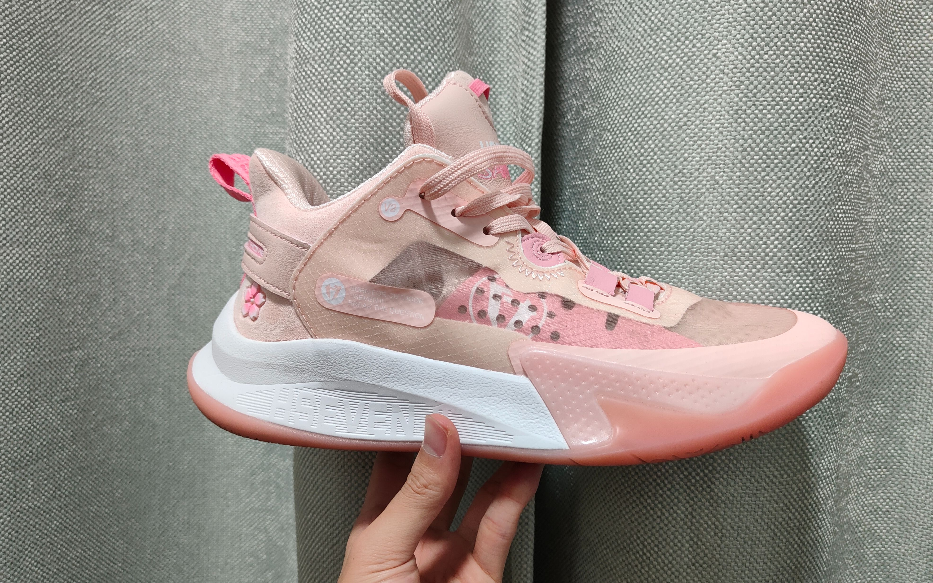 先驱7篮球鞋hseven2樱花粉开箱 小众球鞋分享-chaochao大爷-chaochao