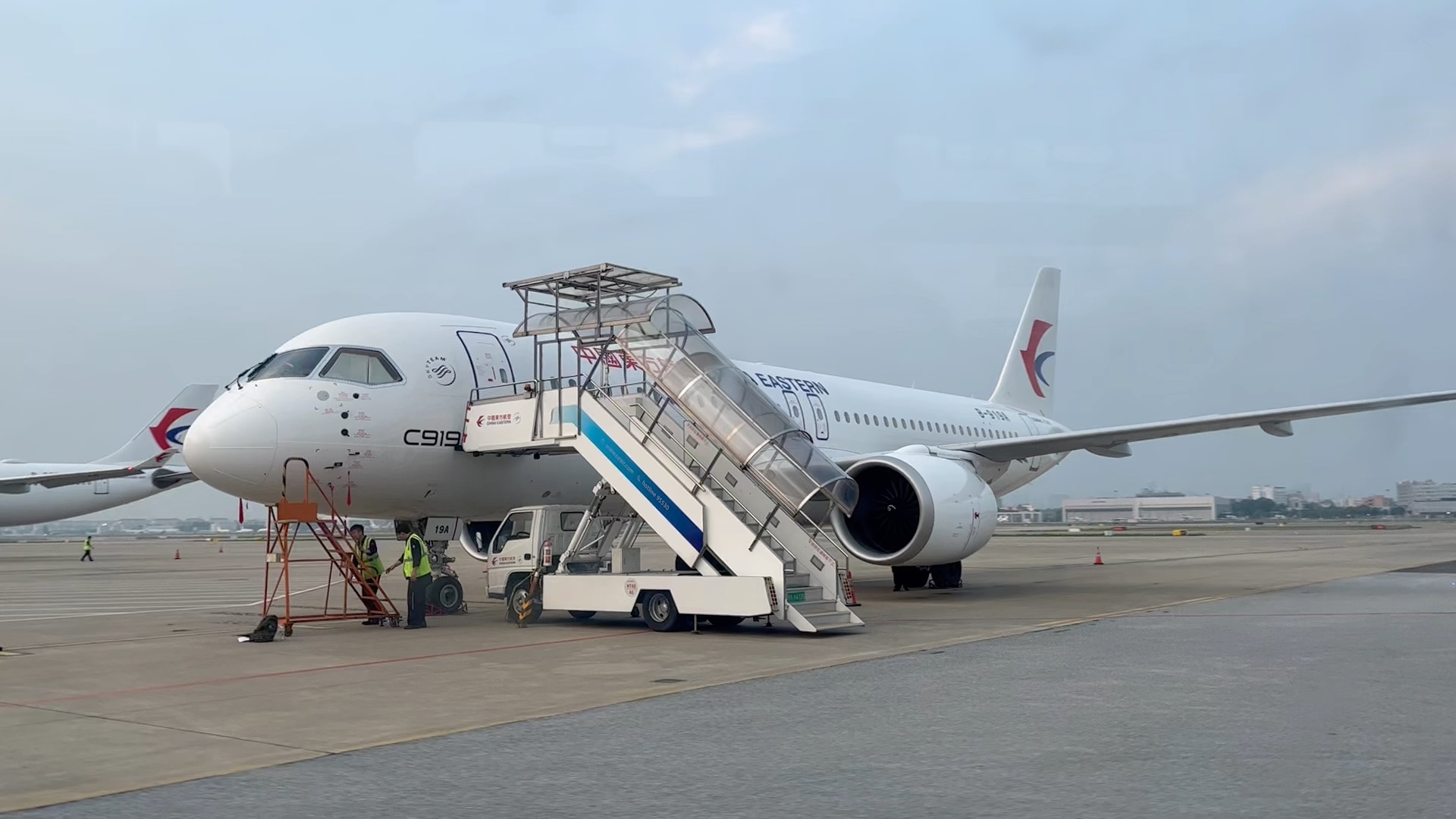 b-919a 摆渡车游机河也太爽了!转角遇到爱!