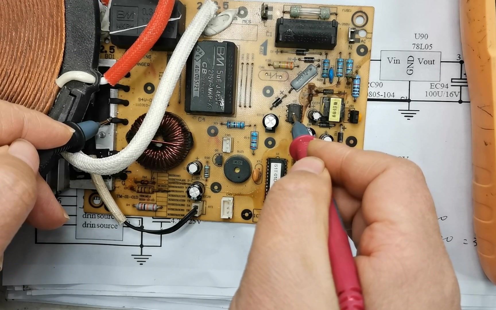 电磁炉5v电压变成了310v非隔离电源有点危险下次测量要注意