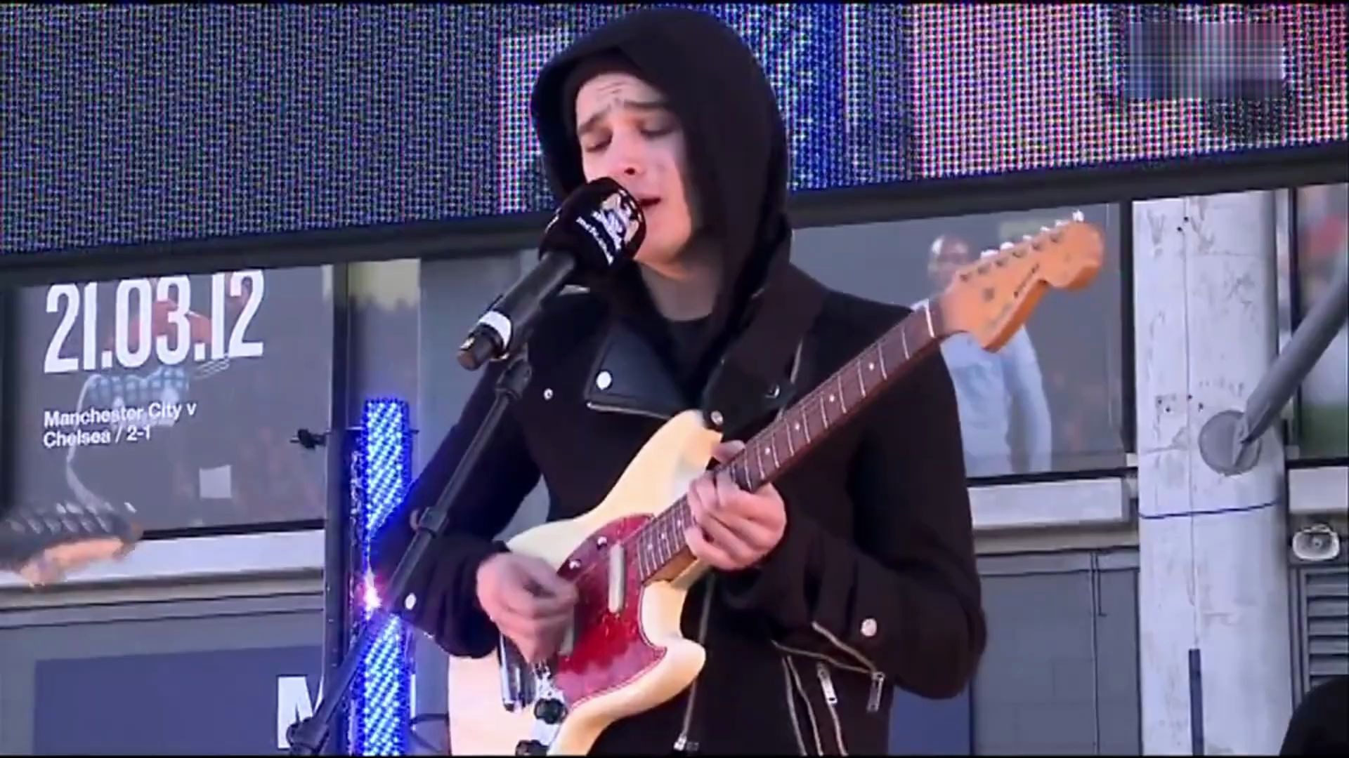 [图]The 1975 - Settle Down (Live In Manchester 2013)