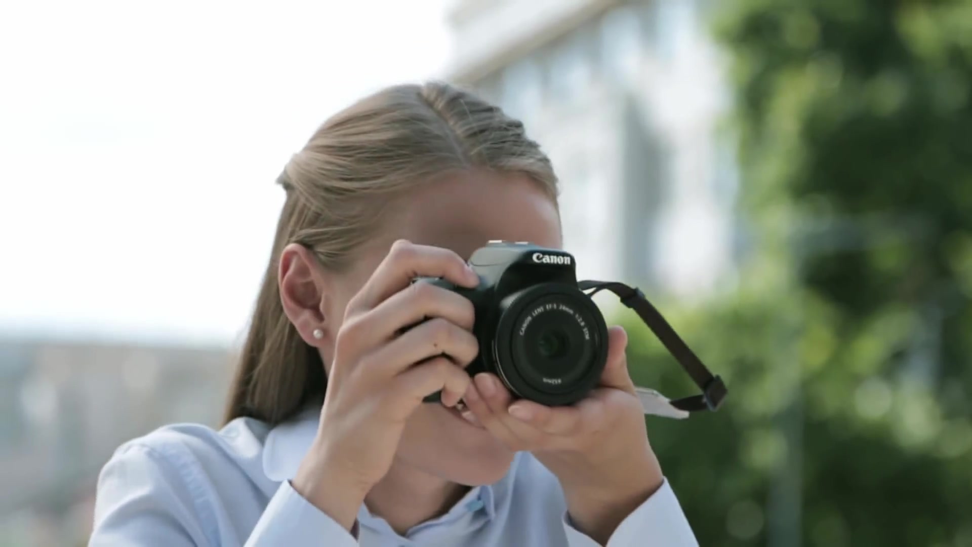 佳能ef-s 24mm f2.8 stm 饼干镜头官方介绍片