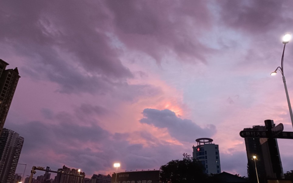 [图]落日余辉 霞光瑰丽 日已偏西 夕阳如火 夕照空山。日落尤其温柔，人间皆是浪漫。