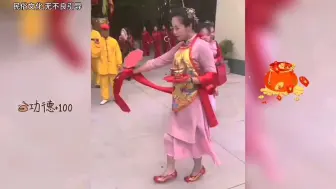 Descargar video: 从未见过如此厉害的妈祖童身，跳妈祖舞居然这么好看真是神奇