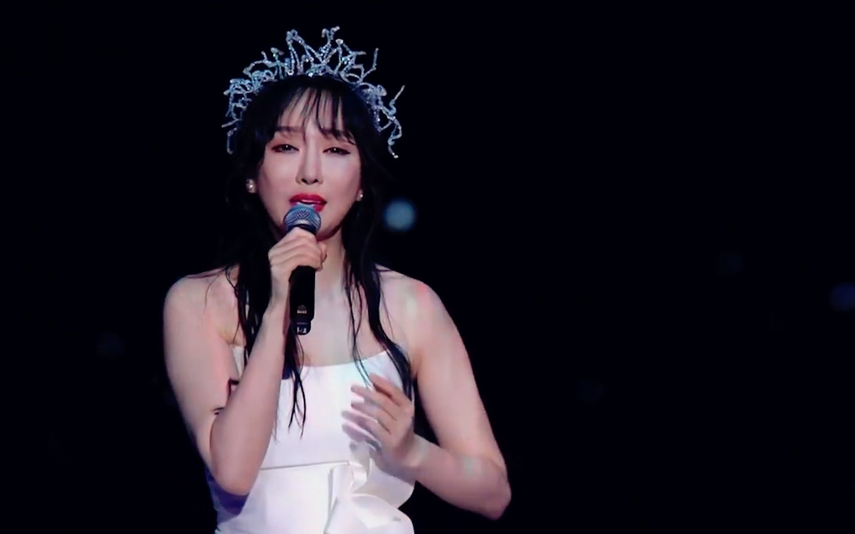 萨顶顶又一神曲春江花月夜火了歌声空灵缥缈如梦似幻