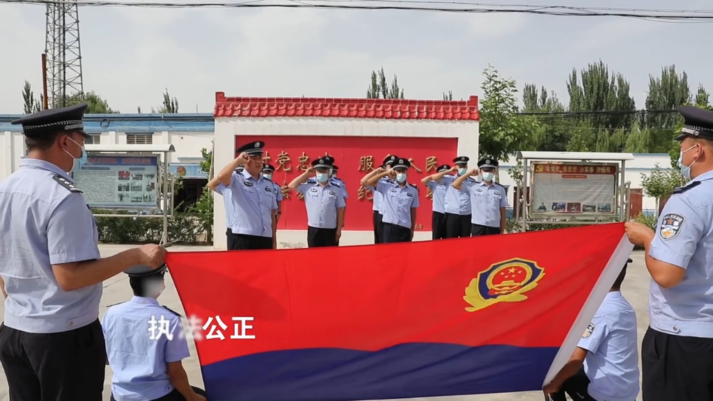 我宣誓:我志愿成为中华人民共和国人民警察,献身于崇高的人民公安事业.坚决做到对党忠诚、服务人民、执法公正、纪律严明.哔哩哔哩bilibili