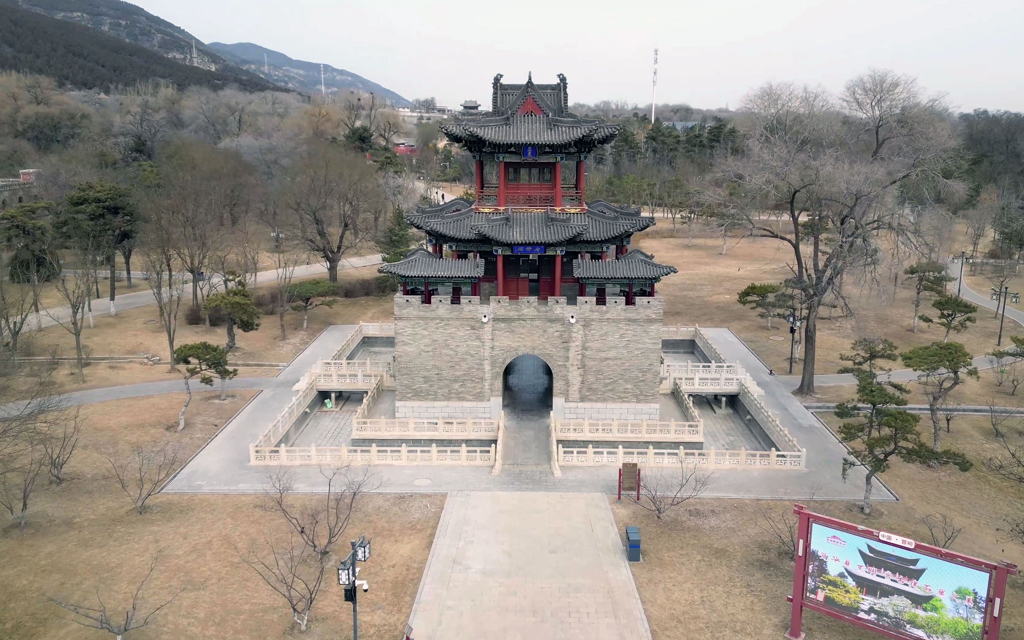 晋祠景区内有座古代位于闹市的市楼,高大气派,用无人机盘盘练手